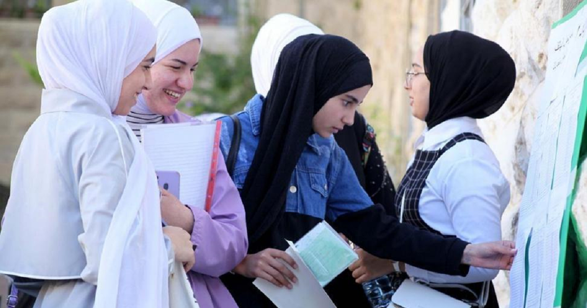 أمهات طلبة"التوجيهي" يشاركن أبناءهن رحلة القلق والسهر والدعاء حتى لحظة إعلان النتائج